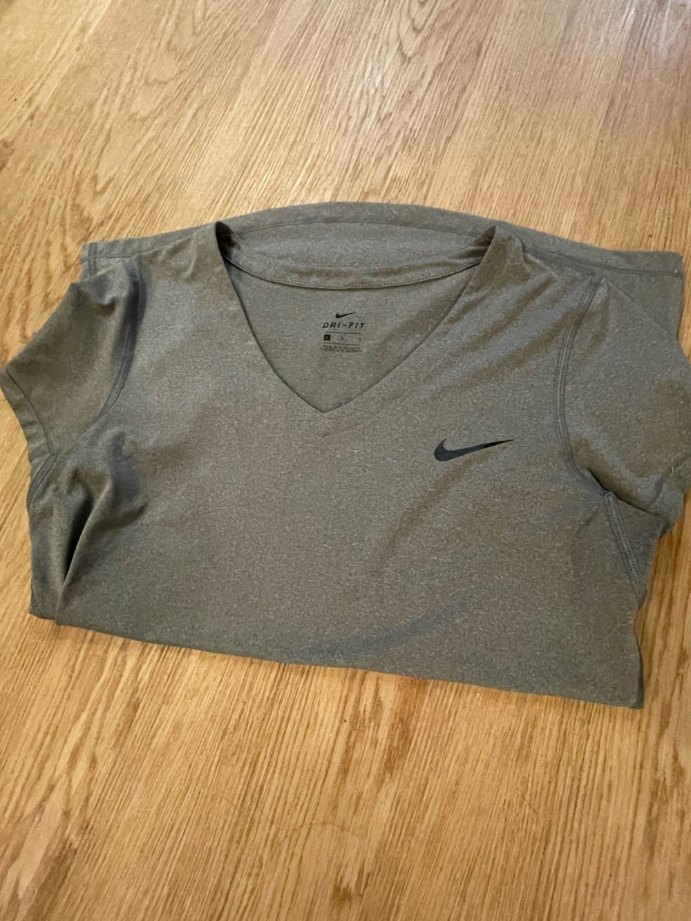 Nike women’s Short Sleeve Performance Tee in Heather Gray